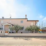 Beautiful Apartment With Parking Space