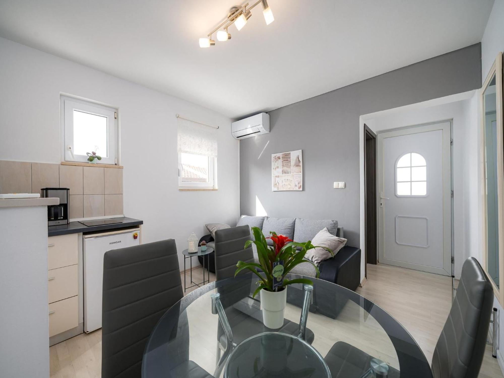 Beautiful With Parking Space Apartment Poreč