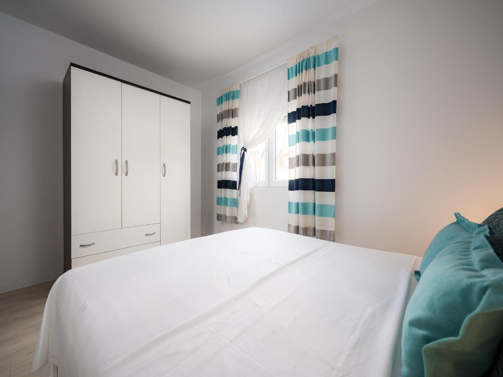 Apartment Beautiful With Parking Space *